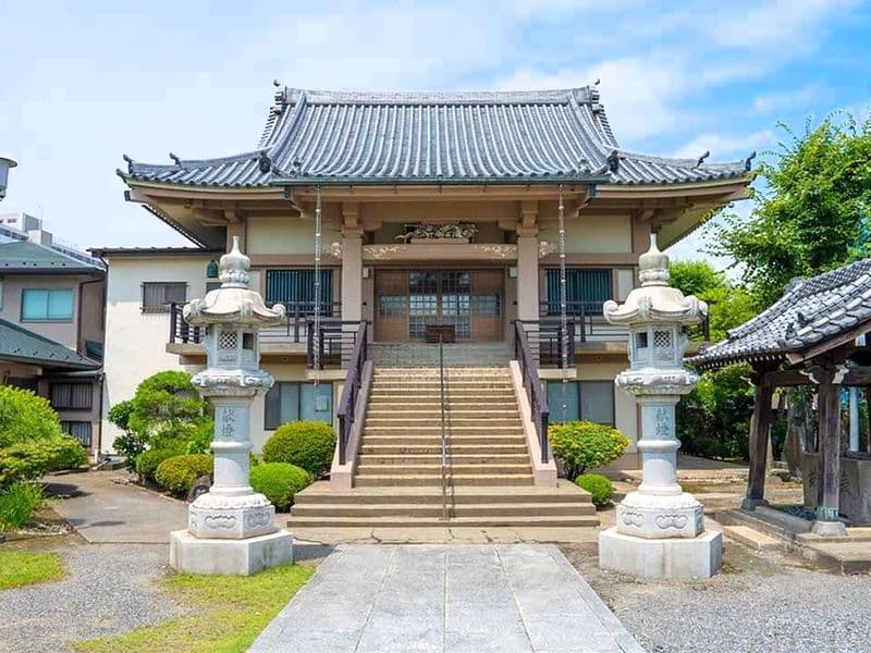 開創から約500年の歴史を誇る真言宗の寺院です