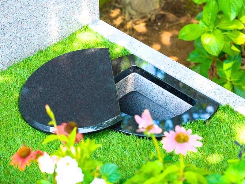合祀プラン：お石の下に納骨室がございます