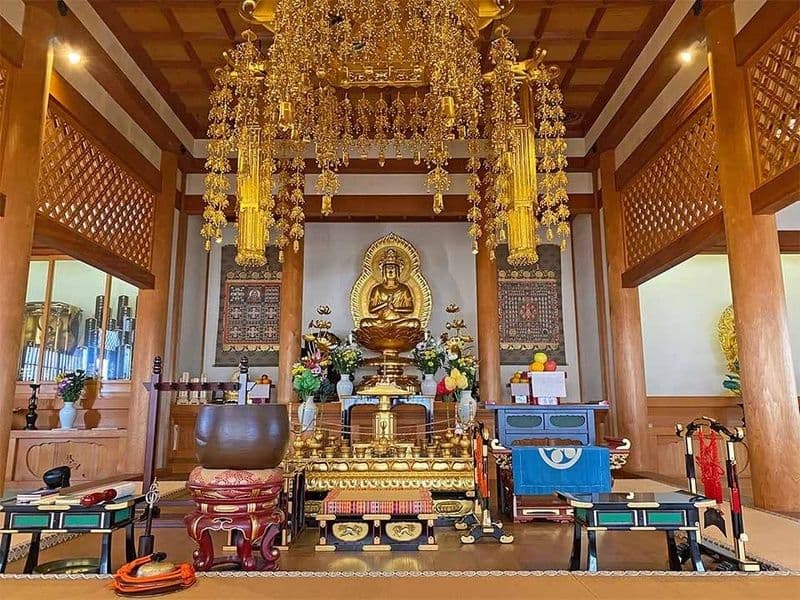 本堂内陣